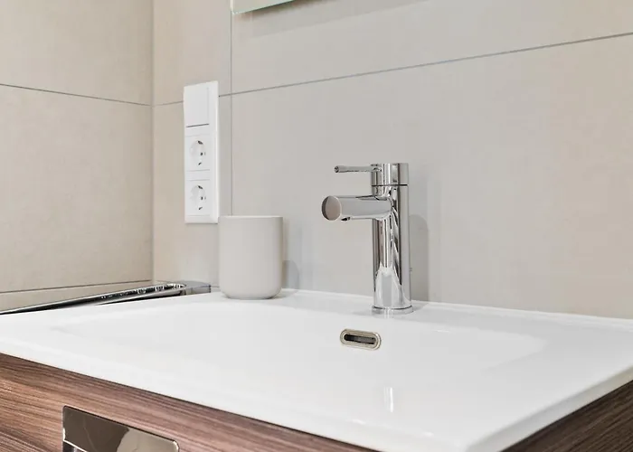 Modern 1-br With Balcony In Cessange 아파트 *