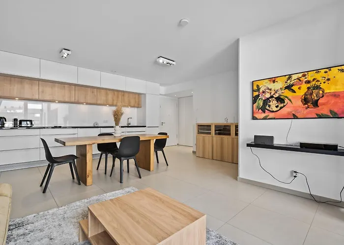 Apartament Modern 1-br With Balcony In Cessange Luksemburg