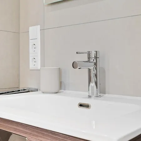 Modern 1-br With Balcony In Cessange 아파트 *